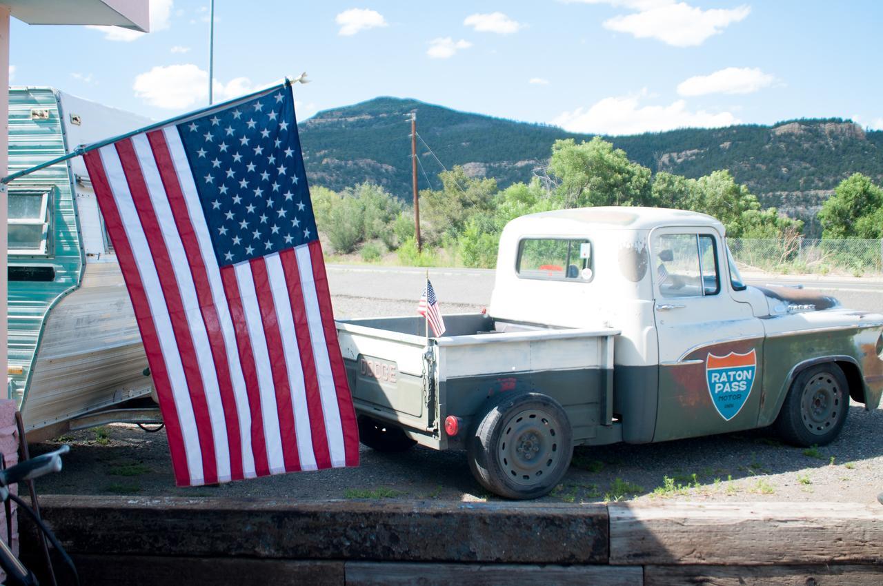 Raton Pass Motor Inn Extérieur photo