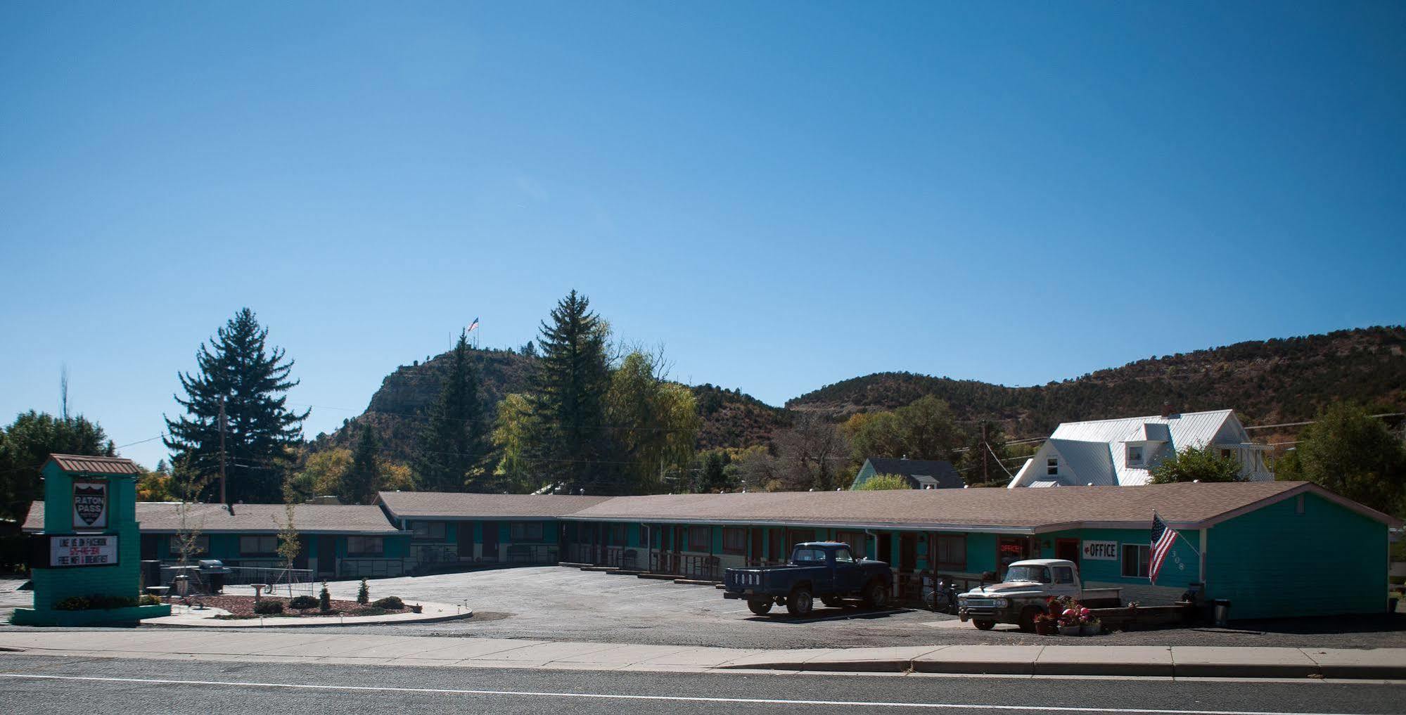 Raton Pass Motor Inn Extérieur photo